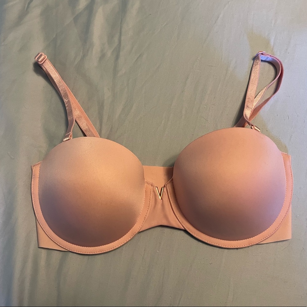 Victoria’s Secret multi-way strap be 32C